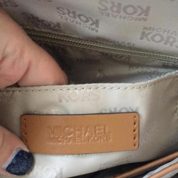 Michael Kors purse - Picture 7 of 7